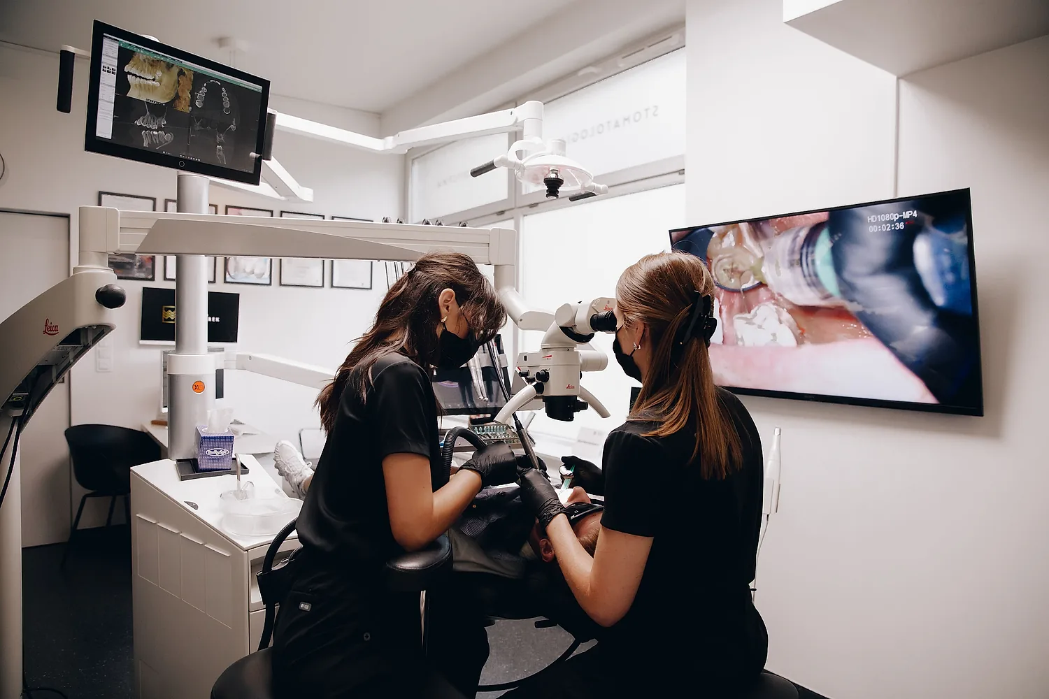 Zabieg prowadzony z podglądem diagnostyki na monitorach